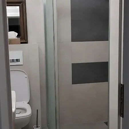 Pat - A Spacious Place Near The Station And Center Apartmán