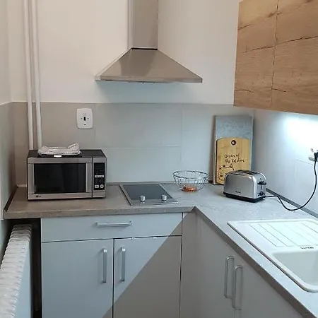 Pat - A Spacious Place Near The Station And Center Apartamento