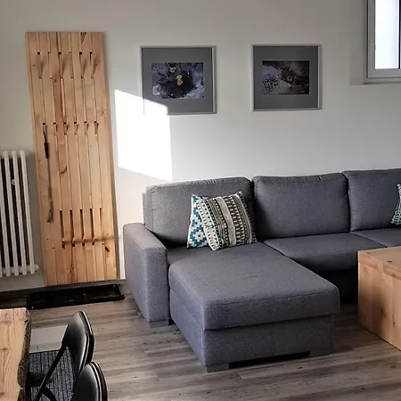 Apartment Pat - A Spacious Place Near The Station And Center