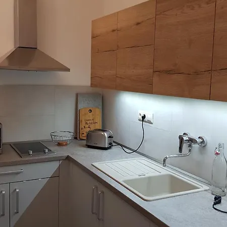 Apartment Pat - A Spacious Place Near The Station And Center