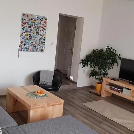 Apartment Pat - A Spacious Place Near The Station And Center