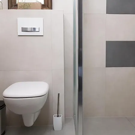 Pat - A Spacious Place Near The Station And Center