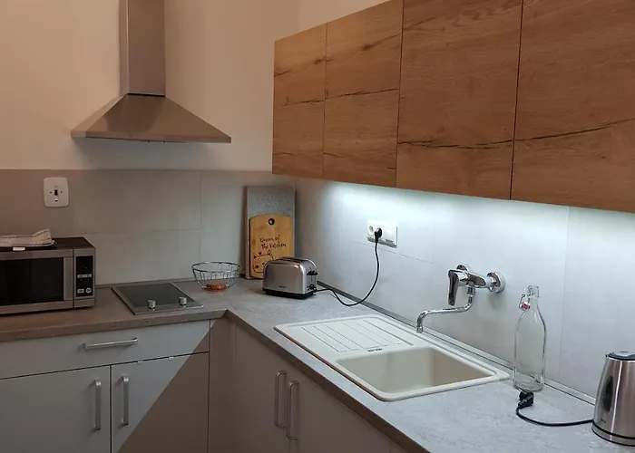 Lägenhet Pat - A Spacious Place Near The Station And Center