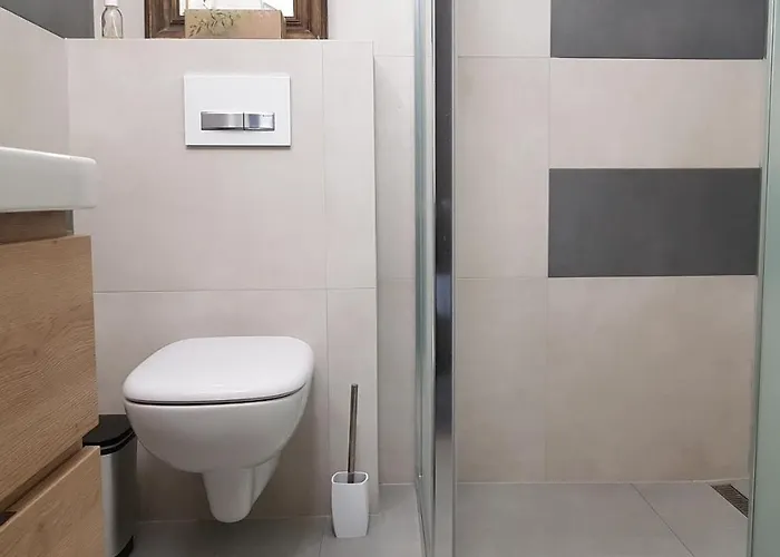 Pat - A Spacious Place Near The Station And Center